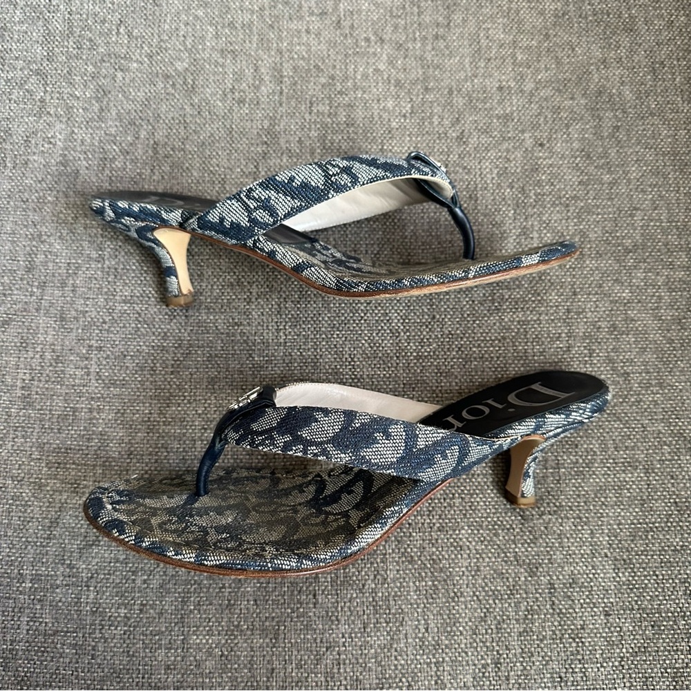 Vintage Dior monogram thong heels - Picture 5 of 8